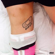 Bee: Mustia kissoja